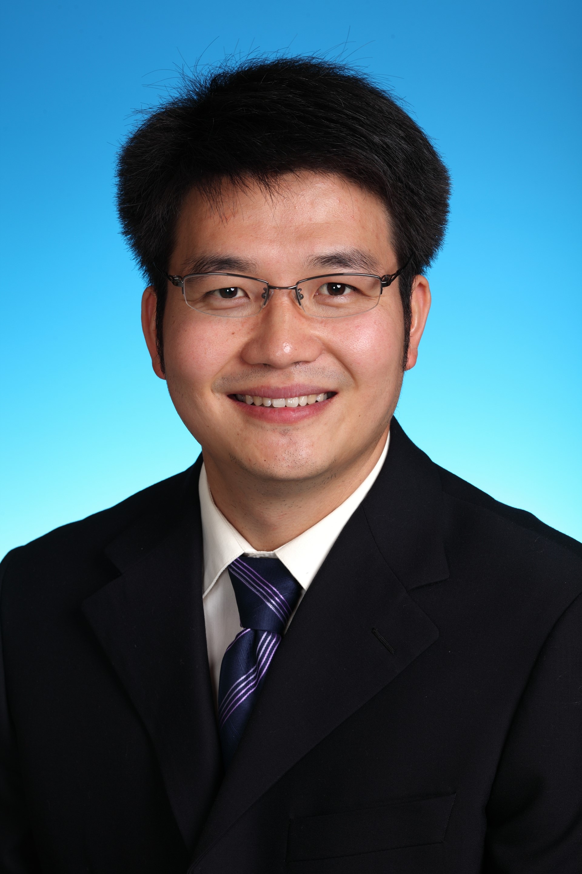 黄炜.jpg