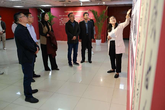 成果展现场.jpg